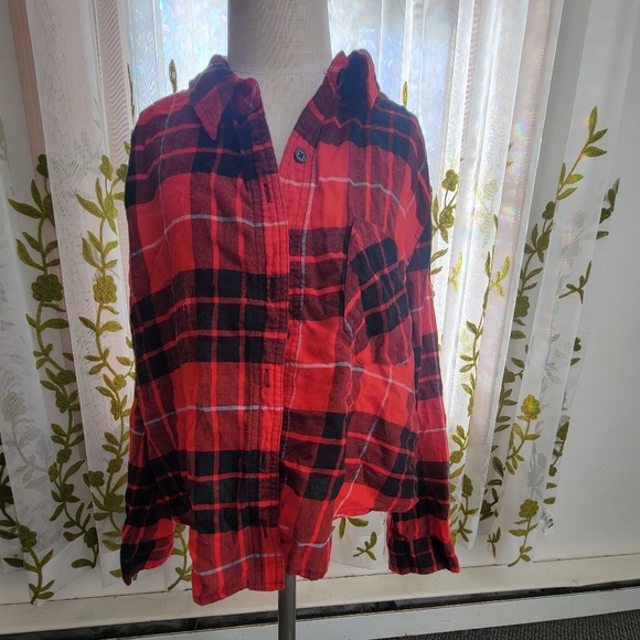 Forever 21 red black cropped button up flannel top Large - Picture 4 of 10